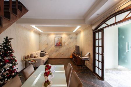 Casa à venda com 220m², 2 quartos e 2 vagasSala 1