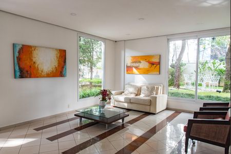 Studio para alugar com 32m², 1 quarto e 1 vaga Studio para alugar com 32m², 1 quarto e 1 vagaHall social