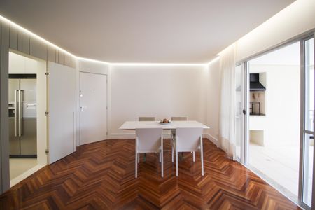 Apartamento à venda com 126m², 2 quartos e 2 vagas Apartamento à venda com 126m², 2 quartos e 2 vagasSala