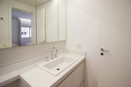 Apartamento à venda com 126m², 2 quartos e 2 vagas Apartamento à venda com 126m², 2 quartos e 2 vagasBanheiro da Suíte 1