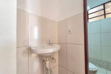 Casa para alugar com 55m², 2 quartos e 2 vagas Casa para alugar com 55m², 2 quartos e 2 vagasBanheiro