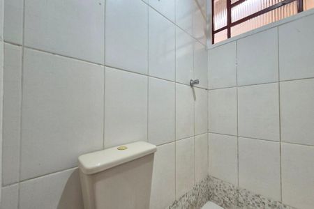 Casa para alugar com 55m², 2 quartos e 2 vagas Casa para alugar com 55m², 2 quartos e 2 vagasBanheiro