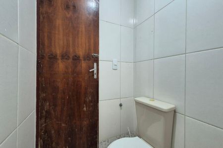Casa para alugar com 55m², 2 quartos e 2 vagas Casa para alugar com 55m², 2 quartos e 2 vagasBanheiro