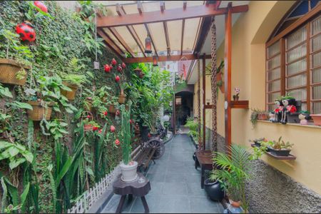 Casa à venda com 264m², 5 quartos e 1 vagaÁrea externa