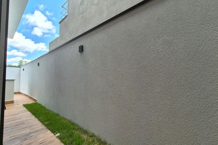 Casa de condomínio à venda com 300m², 3 quartos e 4 vagasVista da Suíte 