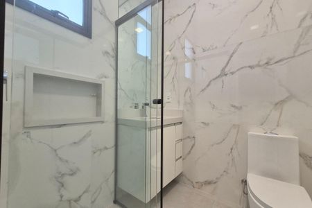 Casa de condomínio à venda com 300m², 3 quartos e 4 vagasBanheiro da Suíte 1