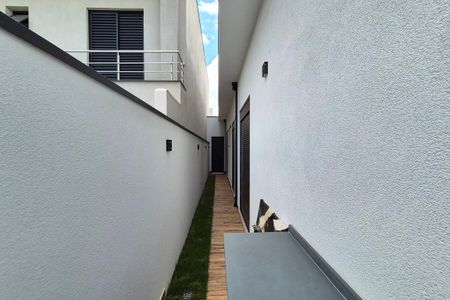 Casa de condomínio à venda com 300m², 3 quartos e 4 vagasCorredor 