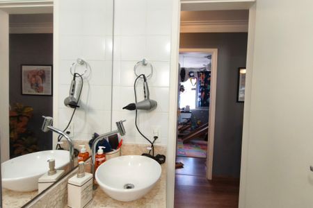 Apartamento à venda com 75m², 3 quartos e 2 vagas Apartamento à venda com 75m², 3 quartos e 2 vagasBanheiro Social