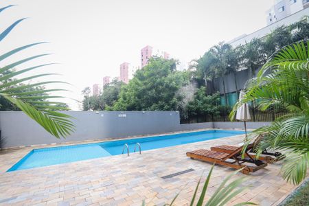 Apartamento à venda com 32m², 1 quarto e 1 vaga Apartamento à venda com 32m², 1 quarto e 1 vagaÁrea comum - Piscina