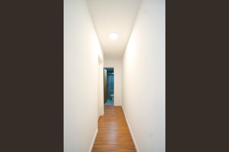 Corredor dos quartos de apartamento para alugar com 2 quartos, 43m² em Vila Moreira, São Paulo