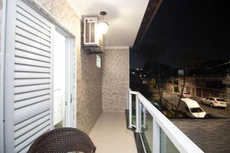 Casa à venda com 126m², 3 quartos e 4 vagas Casa à venda com 126m², 3 quartos e 4 vagasVaranda