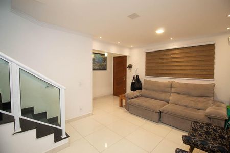 Casa à venda com 126m², 3 quartos e 4 vagas Casa à venda com 126m², 3 quartos e 4 vagasSala