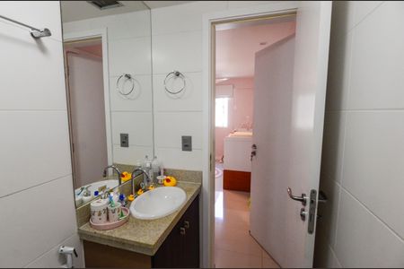 Apartamento à venda com 142m², 3 quartos e 2 vagasBanheiro da Suíte 2