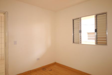 Quarto 2 de casa para alugar com 2 quartos, 60m² em Vila Carmosina, São Paulo