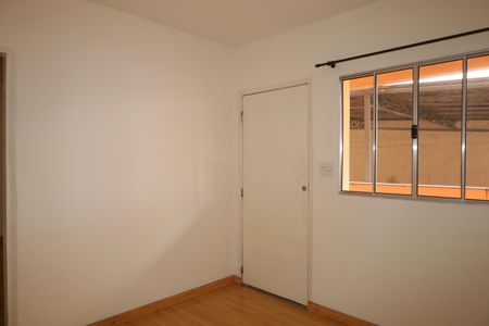 Sala de casa para alugar com 2 quartos, 60m² em Vila Carmosina, São Paulo