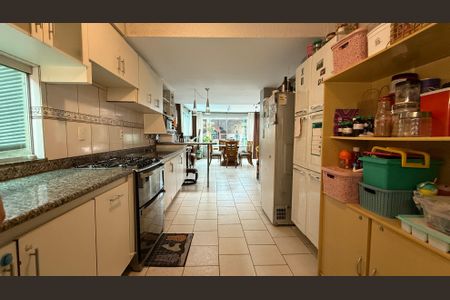 Casa para alugar com 435m², 6 quartos e 4 vagasCozinha - Armários