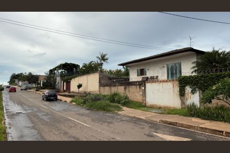 Casa para alugar com 435m², 6 quartos e 4 vagasFachada