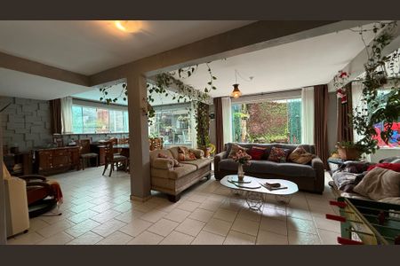 Casa para alugar com 435m², 6 quartos e 4 vagasSala de TV