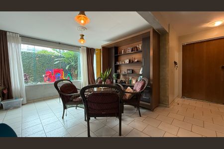 Casa para alugar com 435m², 6 quartos e 4 vagasSala Social