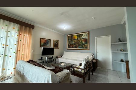 Casa para alugar com 435m², 6 quartos e 4 vagasSala de TV