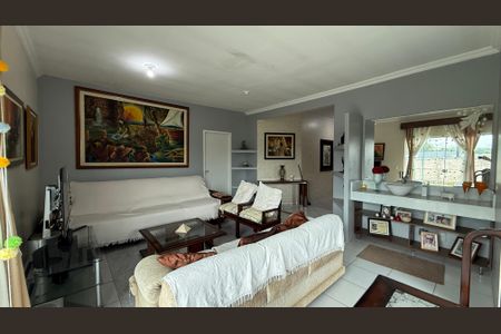 Casa para alugar com 435m², 6 quartos e 4 vagasSala de TV