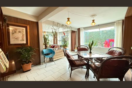 Casa para alugar com 435m², 6 quartos e 4 vagasSala Social