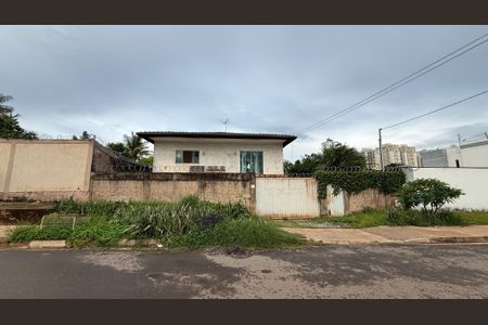 Casa para alugar com 435m², 6 quartos e 4 vagasFachada