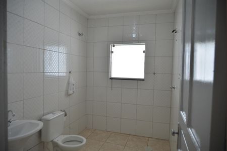 Casa para alugar com 80m², 2 quartos e 4 vagasBanheiro Social