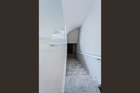 Casa à venda com 158m², 3 quartos e 4 vagasEscada