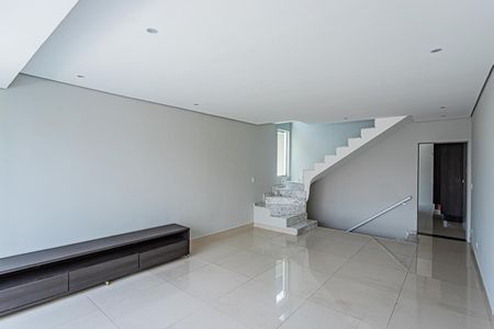 Casa à venda com 158m², 3 quartos e 4 vagasSala