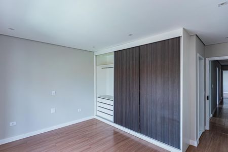 Casa à venda com 158m², 3 quartos e 4 vagasSuite