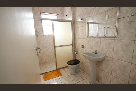 Banheiro de apartamento para alugar com 2 quartos, 60m² em Vila Caiçara, Praia Grande