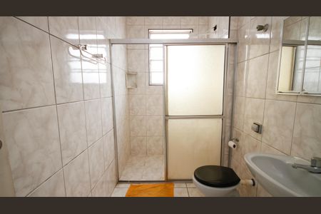 Banheiro de apartamento para alugar com 2 quartos, 60m² em Vila Caiçara, Praia Grande