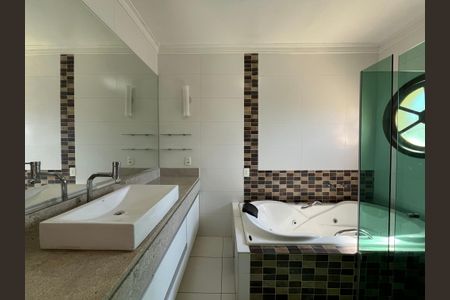 Casa de condomínio para alugar com 915m², 5 quartos e 4 vagas Casa de condomínio para alugar com 915m², 5 quartos e 4 vagasBanheiro