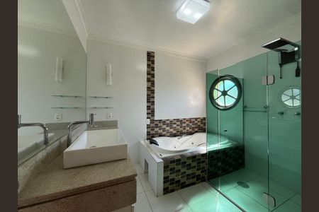 Casa de condomínio para alugar com 915m², 5 quartos e 4 vagas Casa de condomínio para alugar com 915m², 5 quartos e 4 vagasBanheiro