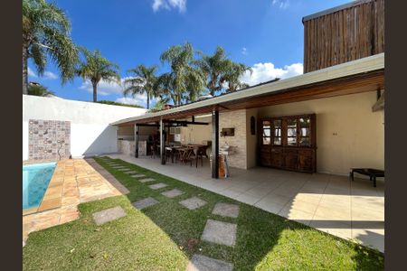 Casa de condomínio para alugar com 915m², 5 quartos e 4 vagas Casa de condomínio para alugar com 915m², 5 quartos e 4 vagasÁrea externa