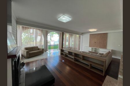 Casa de condomínio para alugar com 915m², 5 quartos e 4 vagas Casa de condomínio para alugar com 915m², 5 quartos e 4 vagasSala