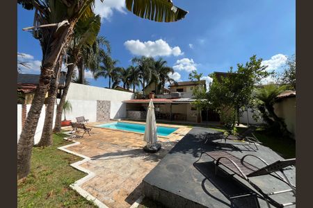 Casa de condomínio para alugar com 915m², 5 quartos e 4 vagas Casa de condomínio para alugar com 915m², 5 quartos e 4 vagasÁrea externa