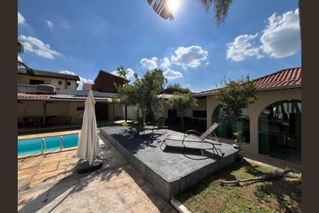 Casa de condomínio para alugar com 915m², 5 quartos e 4 vagas Casa de condomínio para alugar com 915m², 5 quartos e 4 vagasÁrea externa