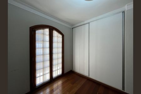 Casa de condomínio para alugar com 915m², 5 quartos e 4 vagas Casa de condomínio para alugar com 915m², 5 quartos e 4 vagasQuarto