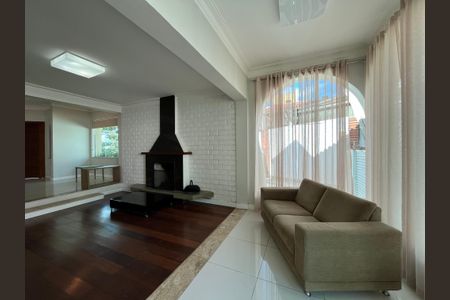 Casa de condomínio para alugar com 915m², 5 quartos e 4 vagas Casa de condomínio para alugar com 915m², 5 quartos e 4 vagasSala