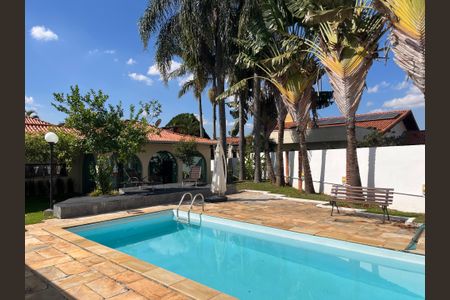 Casa de condomínio para alugar com 915m², 5 quartos e 4 vagas Casa de condomínio para alugar com 915m², 5 quartos e 4 vagasÁrea externa