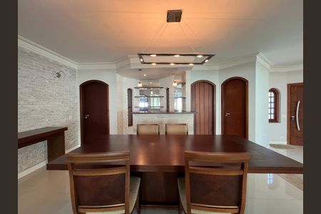 Casa de condomínio para alugar com 915m², 5 quartos e 4 vagas