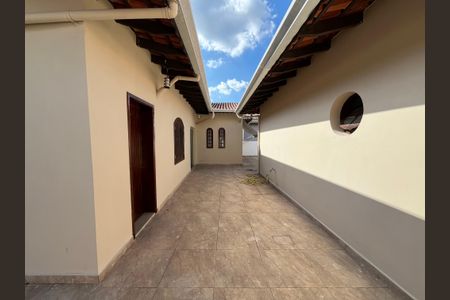 Casa de condomínio para alugar com 915m², 5 quartos e 4 vagas Casa de condomínio para alugar com 915m², 5 quartos e 4 vagasÁrea externa