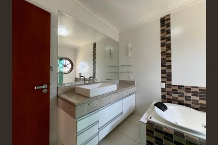 Casa de condomínio para alugar com 915m², 5 quartos e 4 vagas Casa de condomínio para alugar com 915m², 5 quartos e 4 vagasBanheiro