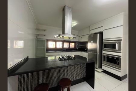 Casa de condomínio para alugar com 915m², 5 quartos e 4 vagas Casa de condomínio para alugar com 915m², 5 quartos e 4 vagasCozinha