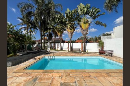 Casa de condomínio para alugar com 915m², 5 quartos e 4 vagas Casa de condomínio para alugar com 915m², 5 quartos e 4 vagasÁrea externa