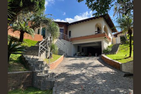 Casa de condomínio para alugar com 915m², 5 quartos e 4 vagas Casa de condomínio para alugar com 915m², 5 quartos e 4 vagasFachada