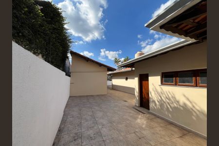 Casa de condomínio para alugar com 915m², 5 quartos e 4 vagas Casa de condomínio para alugar com 915m², 5 quartos e 4 vagasÁrea externa