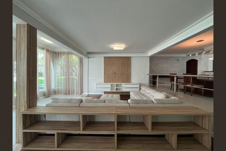 Casa de condomínio para alugar com 915m², 5 quartos e 4 vagas Casa de condomínio para alugar com 915m², 5 quartos e 4 vagasSala